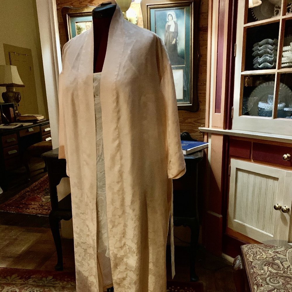 ELEGANT ROBE/GOWN ENSEMBLE